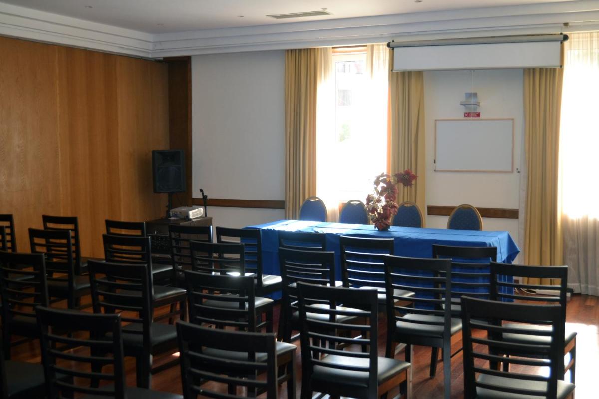 A área empresarial e/ ou a sala de conferências de Douro Marina Hotel & SPA