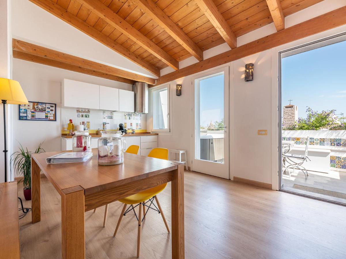"Bea's Terrace" - Private Jacuzzi and panoramic rooftop in the City Centre - Housity