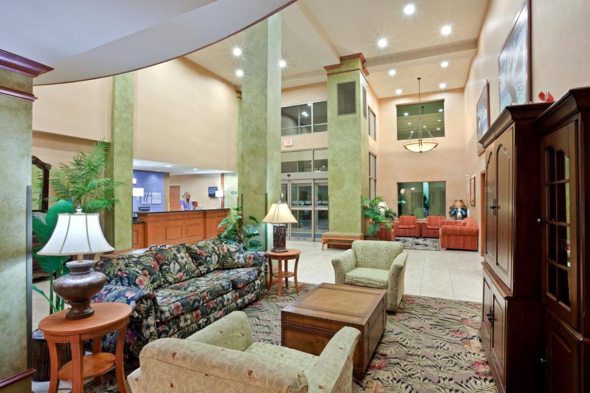 Triple Play Resort Hotel & Suites - Housity