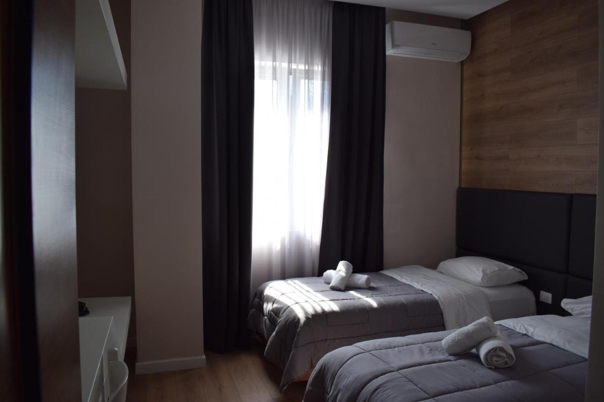 BluePoint Hotel - Housity