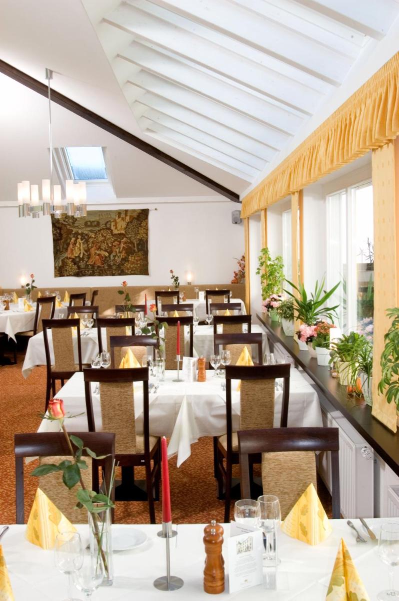 Hotel Burg Bollendorf - Housity
