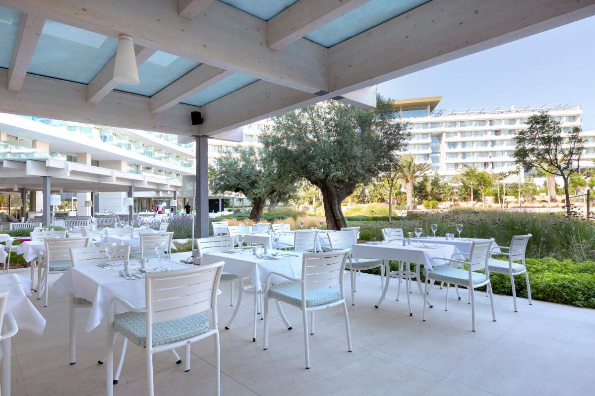Un restaurante o sitio para comer en Hipotels Gran Playa de Palma