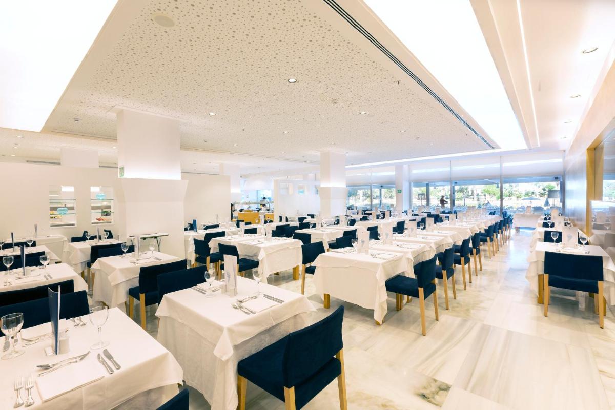 Un restaurante o sitio para comer en Hipotels Gran Playa de Palma