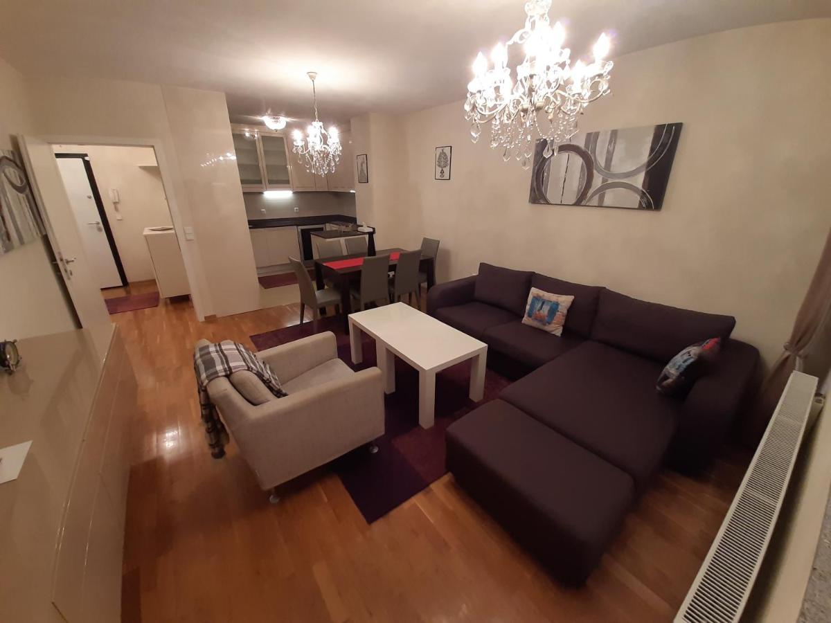 Orange Apartment - Housity