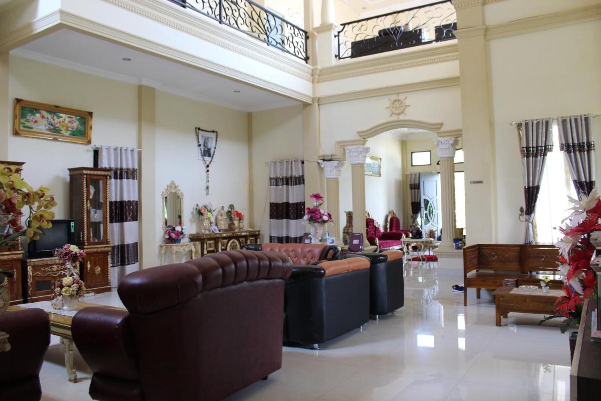 Angela Homestay Manado - Housity