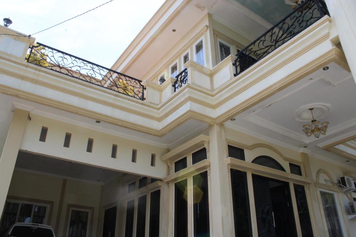 Angela Homestay Manado - Housity