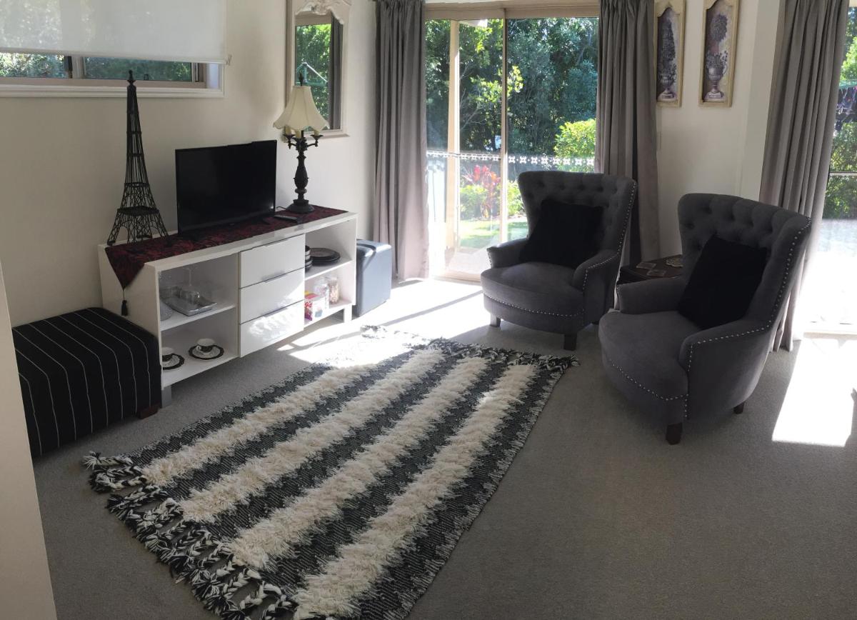 River Gum Luxury Bed and Breakfast - Housity
