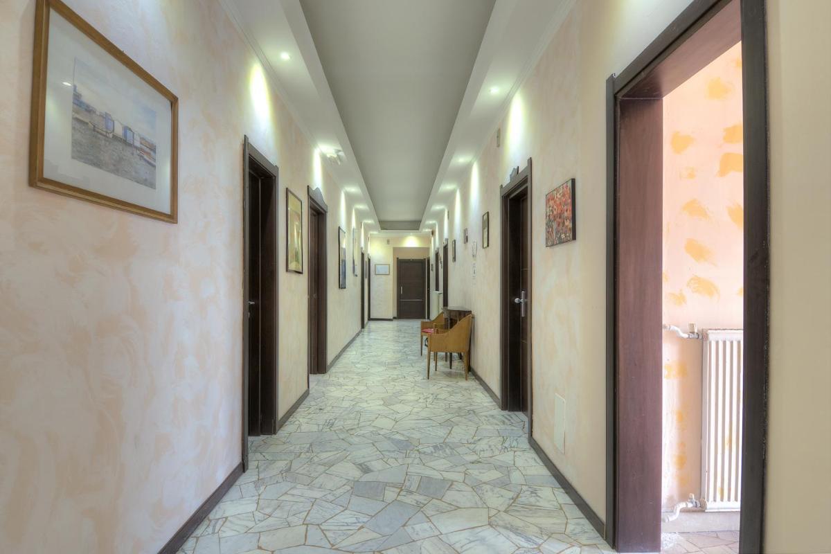 Hotel Esperia - Housity