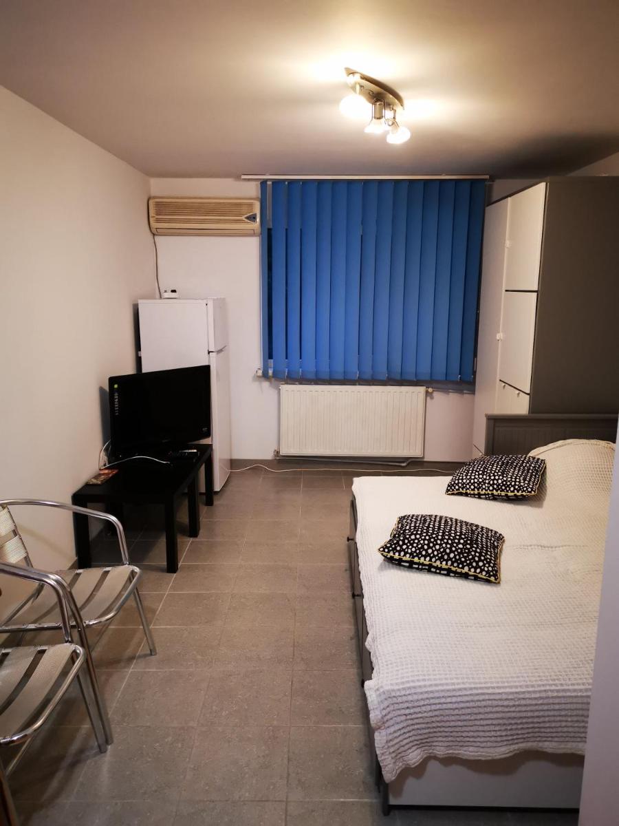 Romexpo Cosy Studio - self check-in & out with key-locker at any hour - Housity