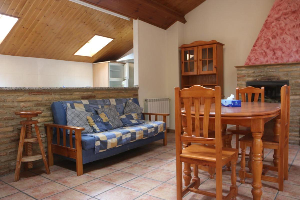 Hostal La Plaza - Housity