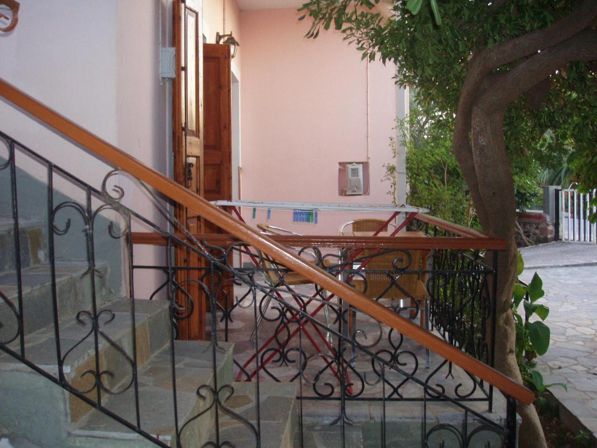 Eleni Studios & Apartments - Housity