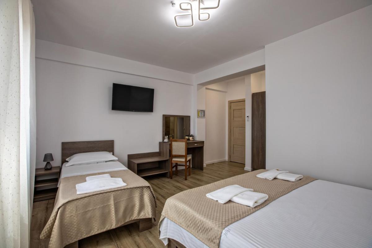 Airport House - Housity
