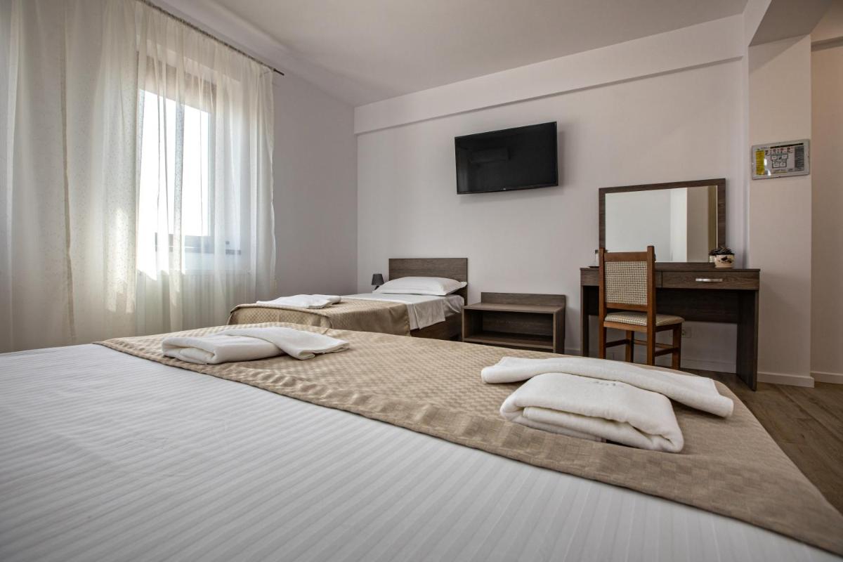 Airport House - Housity