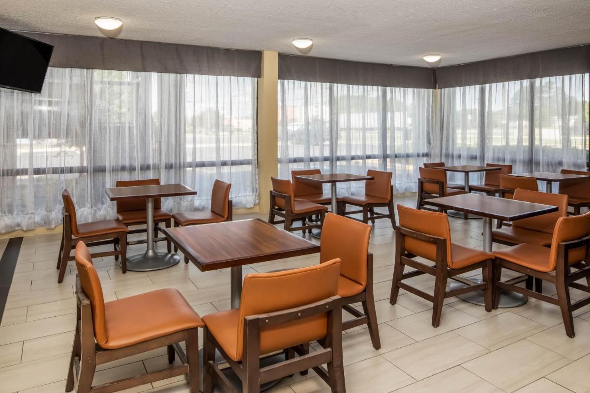 Days Inn by Wyndham Wilson - Housity
