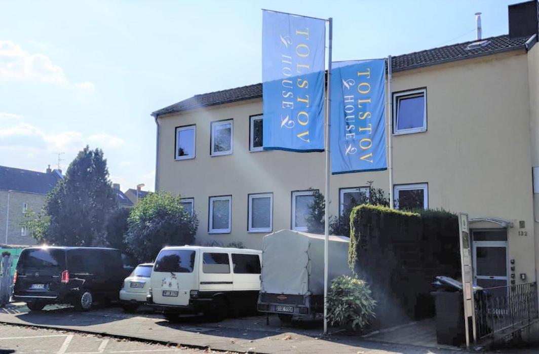 Spacious House - Housity