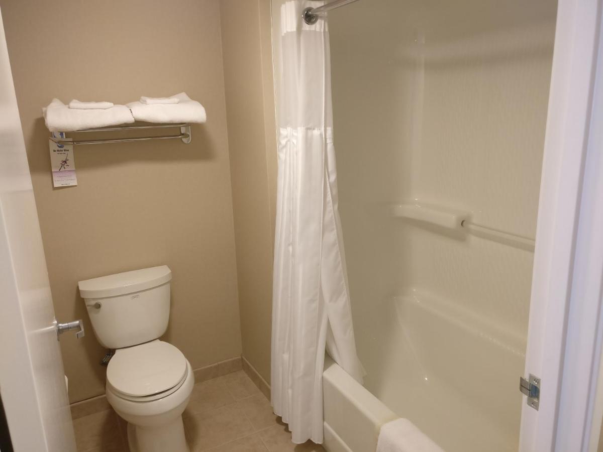 Burbank Inn and Suites - Housity