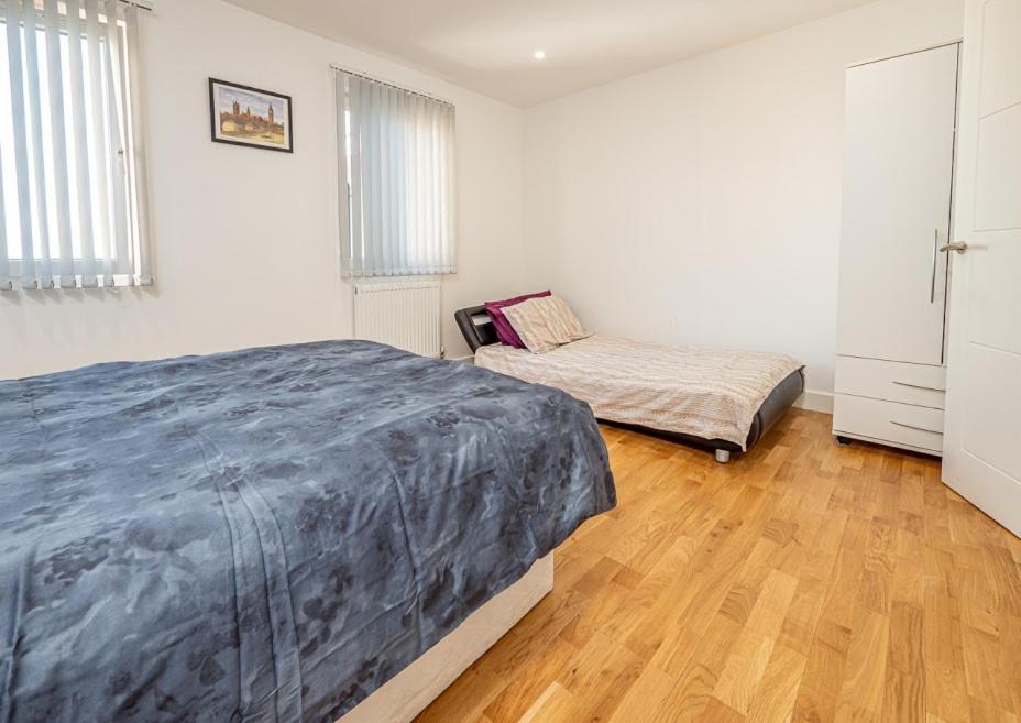 easyStay Slough Central Free Parking - Housity