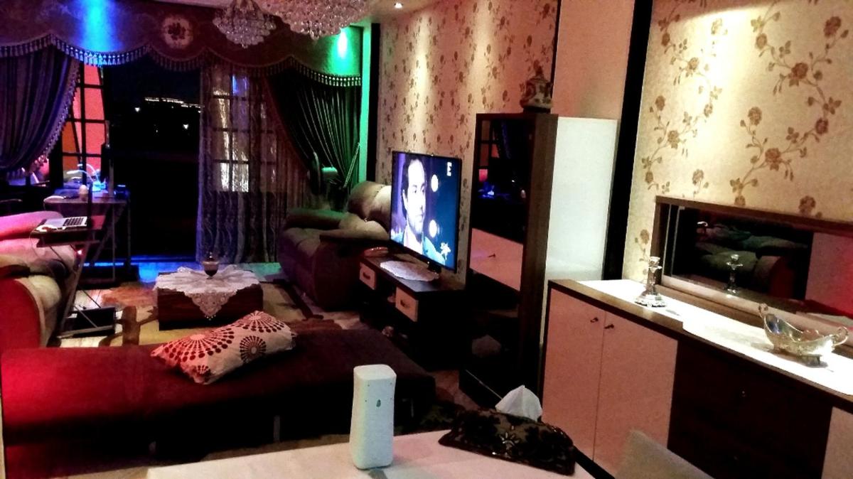 Private Room In Apartment with Sea & Hilton View - Housity