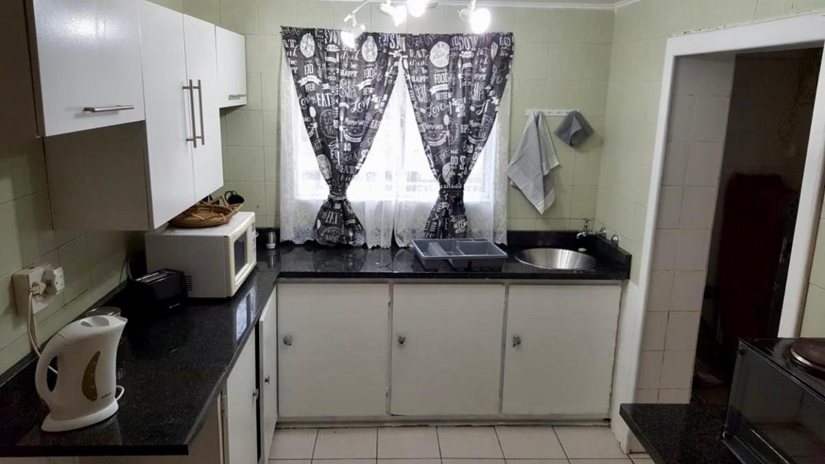Margate Beach 6 Sleeper Apartment - Housity