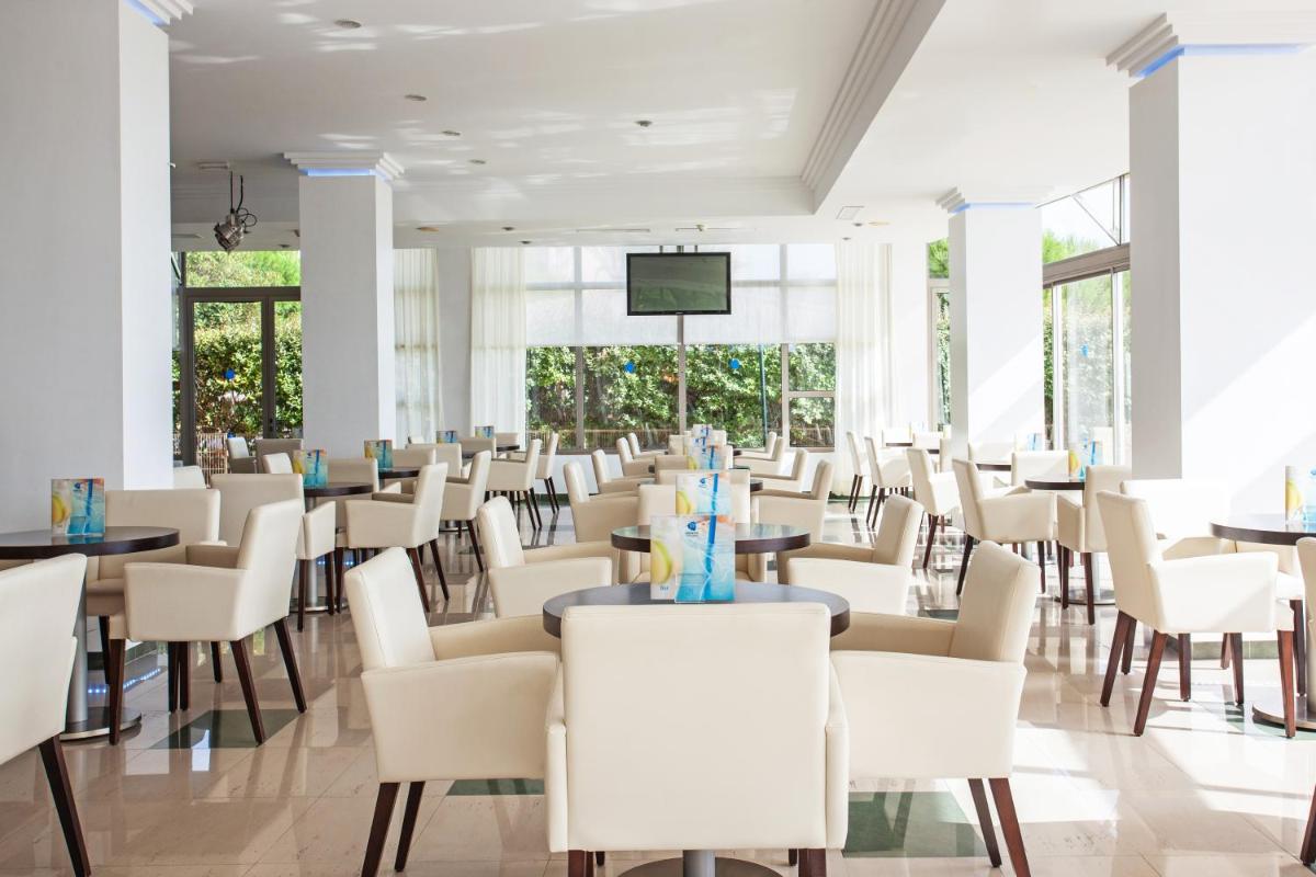 Un restaurante o sitio para comer en Grupotel Natura Playa
