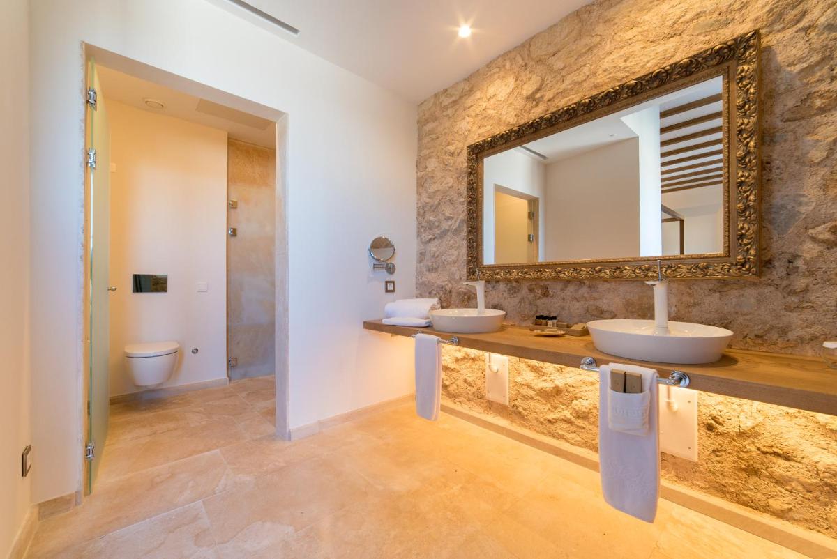 Un baño de Hotel Creu de Tau Art&Spa-Adults only