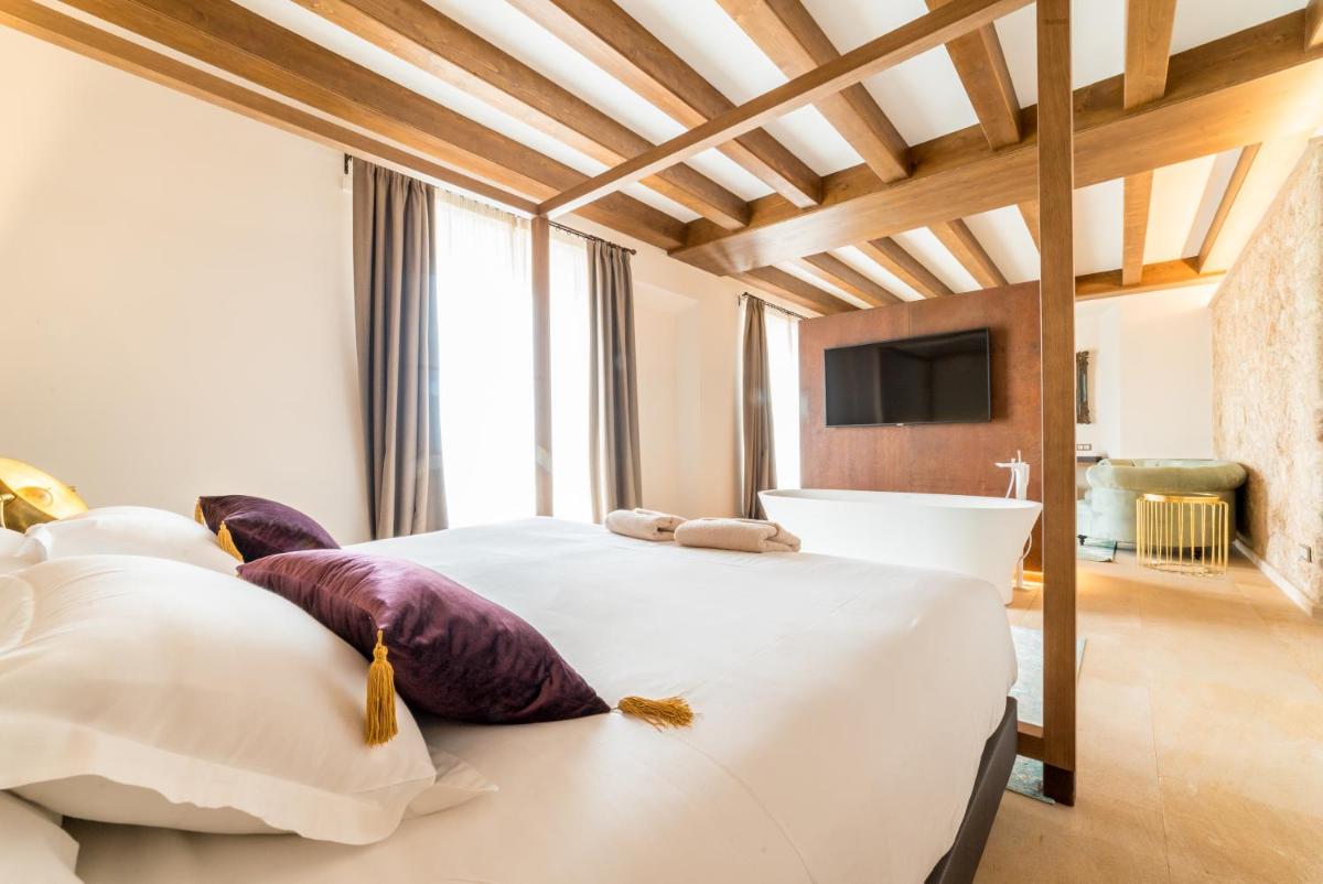 Cama o camas de una habitación en Hotel Creu de Tau Art&Spa-Adults only