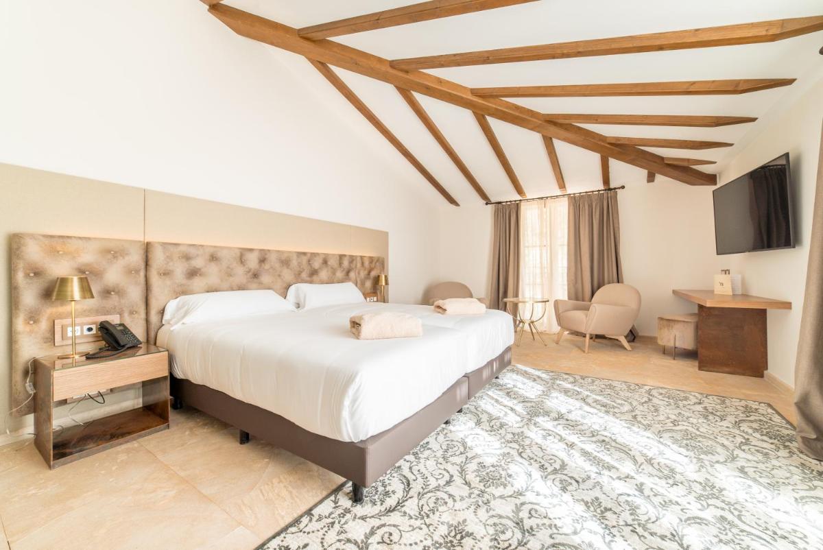 Cama o camas de una habitación en Hotel Creu de Tau Art&Spa-Adults only