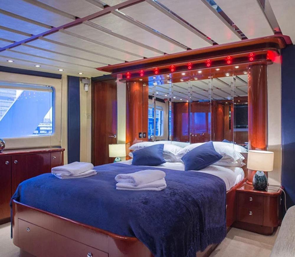 Absolute Pleasure Yacht - Housity