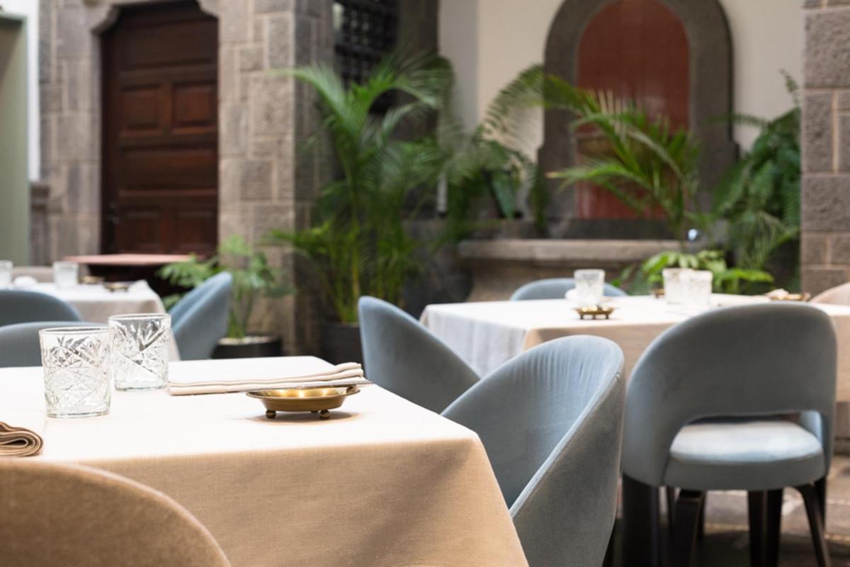 Un restaurante o sitio para comer en Suites 1478