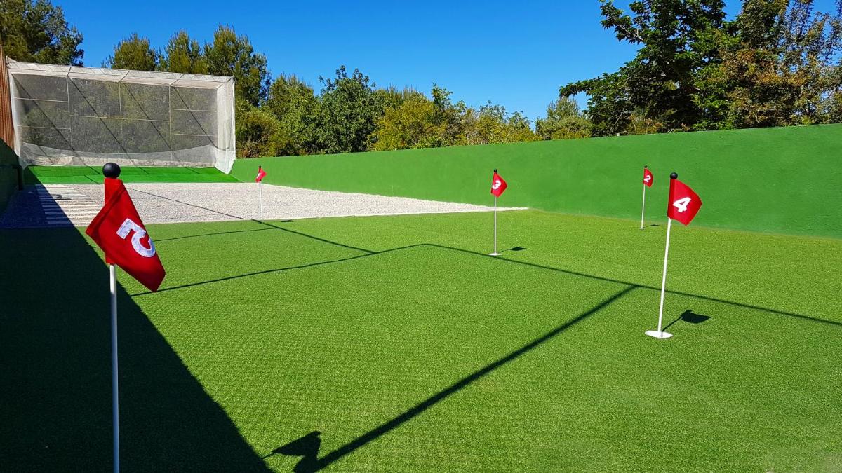 Instalaciones para jugar al golf en el hotel o alrededores