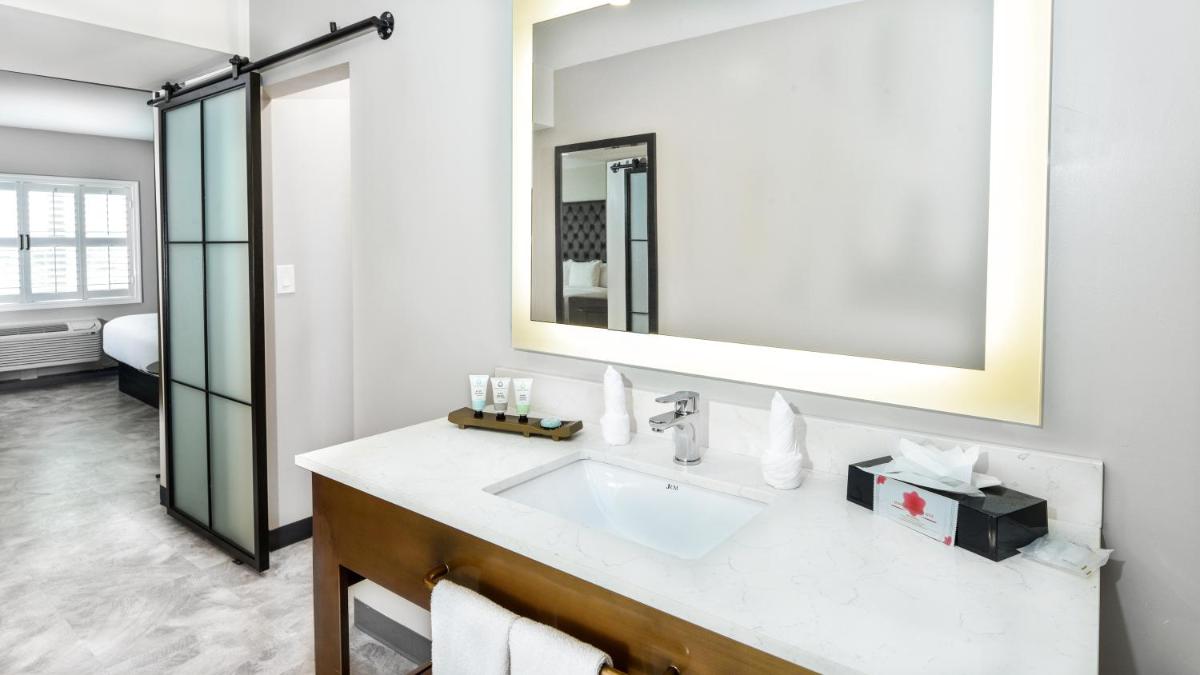 Hollywood Inn Suites Hotel - Housity