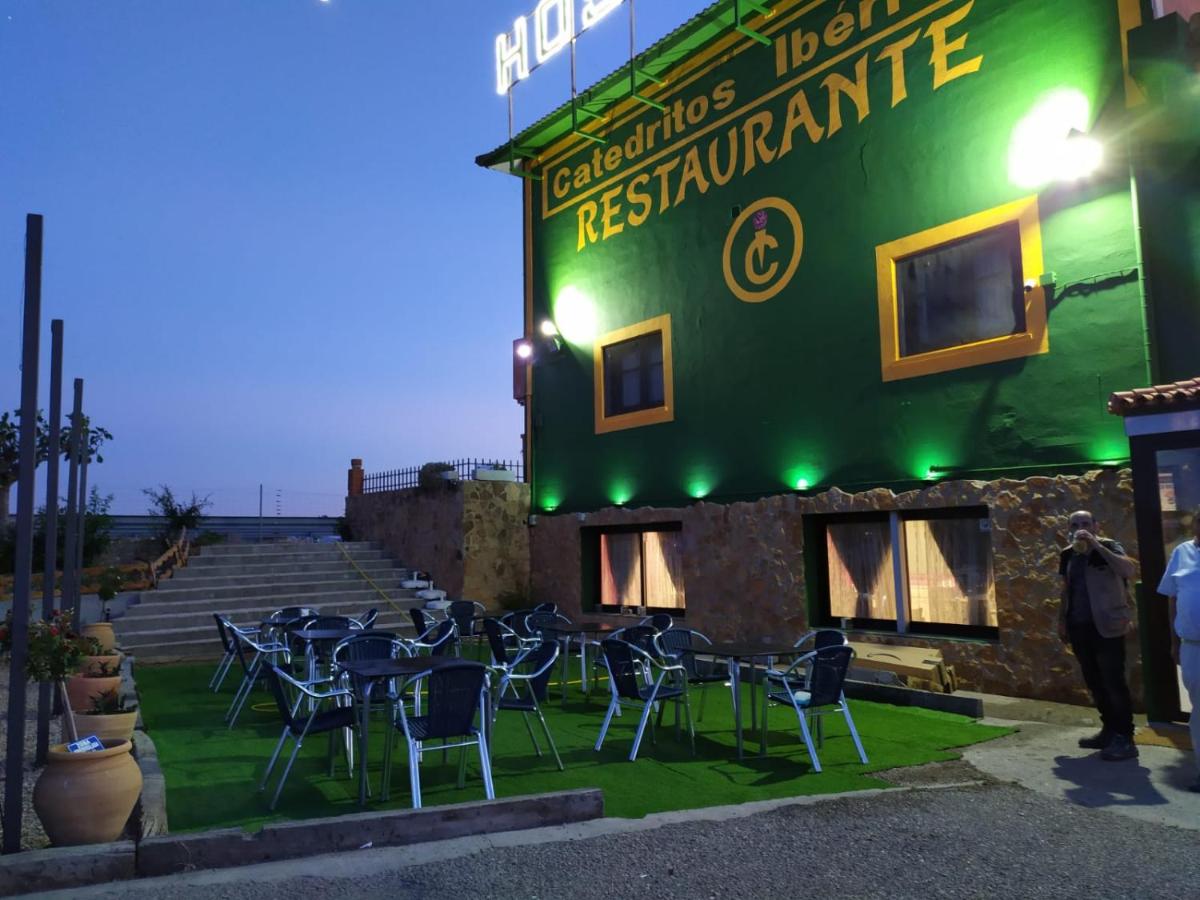 Hostal Catedritos Ibéricos A-5 Km 154 A 5 KM DE OROPESA A 1 KM DE HERRERUELA DE OROPESA - Housity