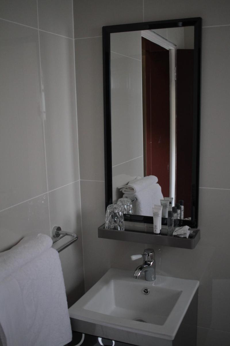 Triple Palms Bed and Breakfast - Housity