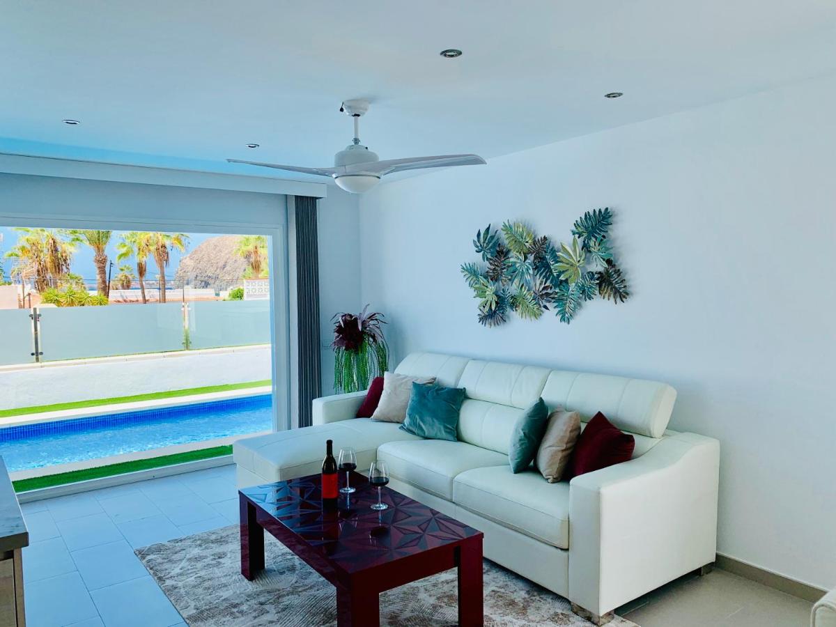 Luxurious 5* VILLA - 300M2 - private HEATED pool - garage - WiFi - Housity