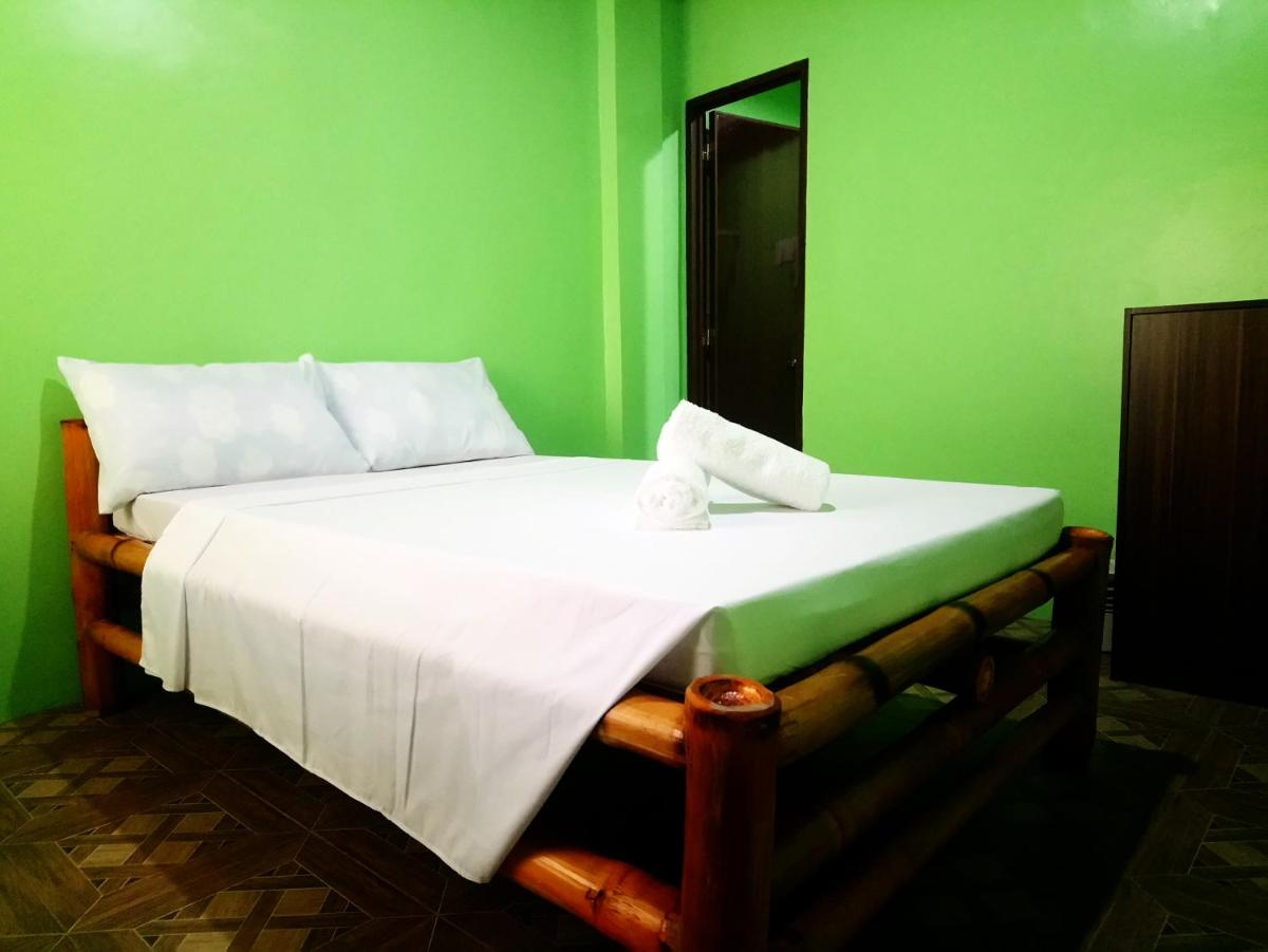 In-N-Out Hostel - Housity