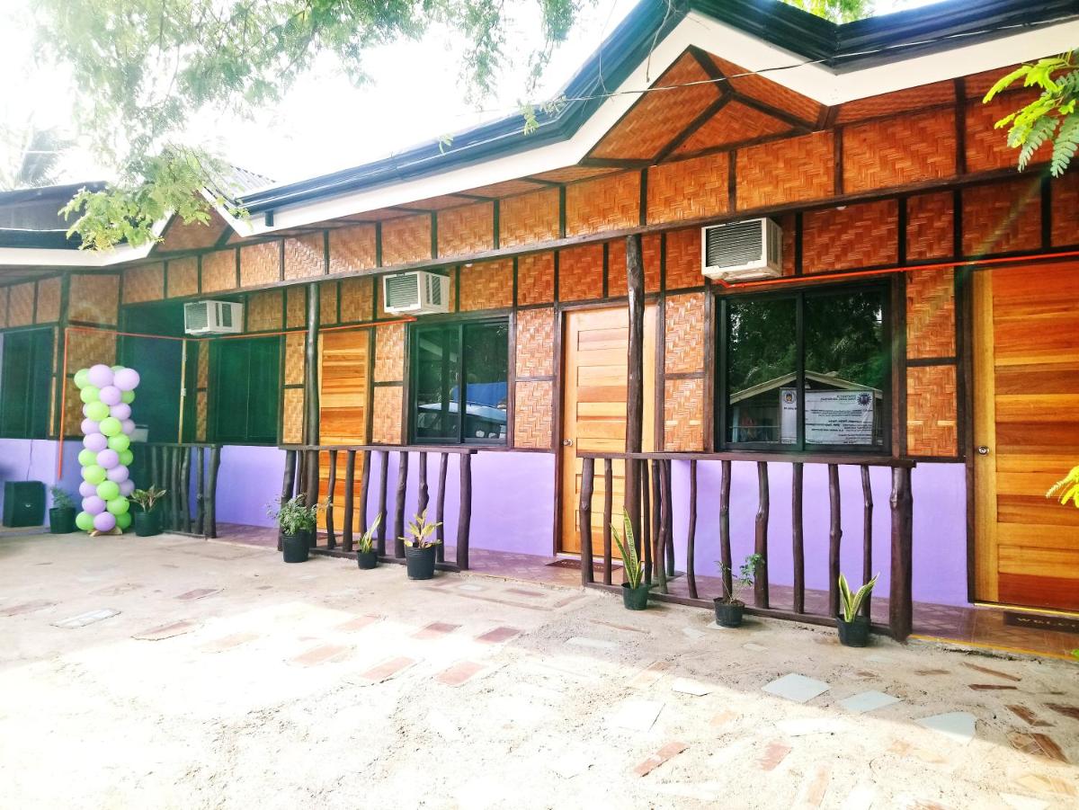 In-N-Out Hostel - Housity