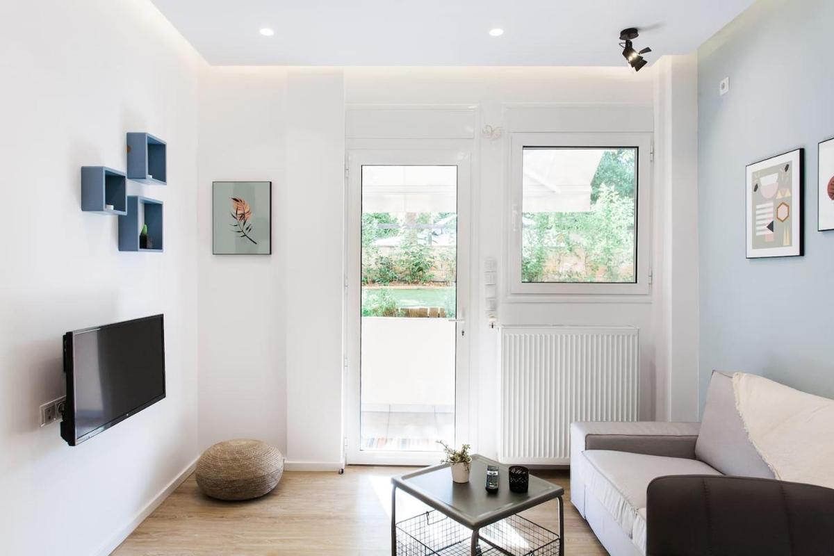 Suitetrails - Disinffected Kifissia Central near Metro Apartment 1BR