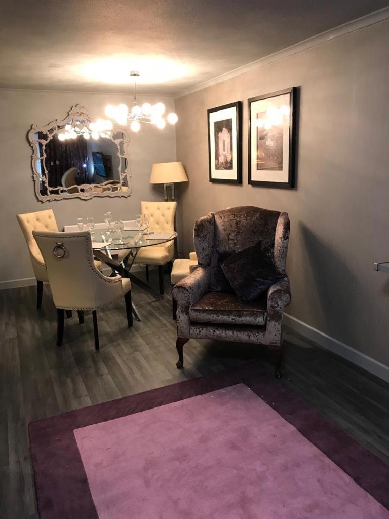 East Kilbride, Glasgow-2 Bed, 2 Bath Modern - Easdale Clamenti - Housity