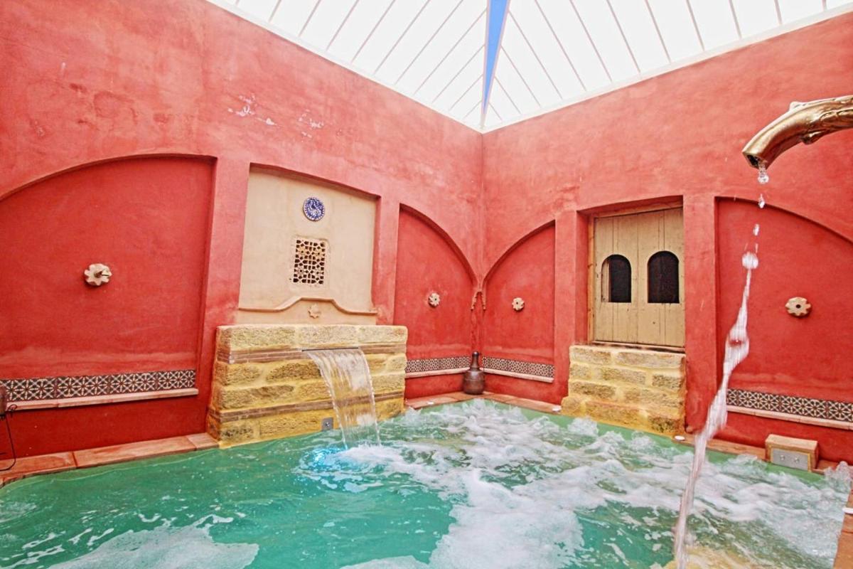 Villa with Sauna Hamman&pool in Seville - Housity