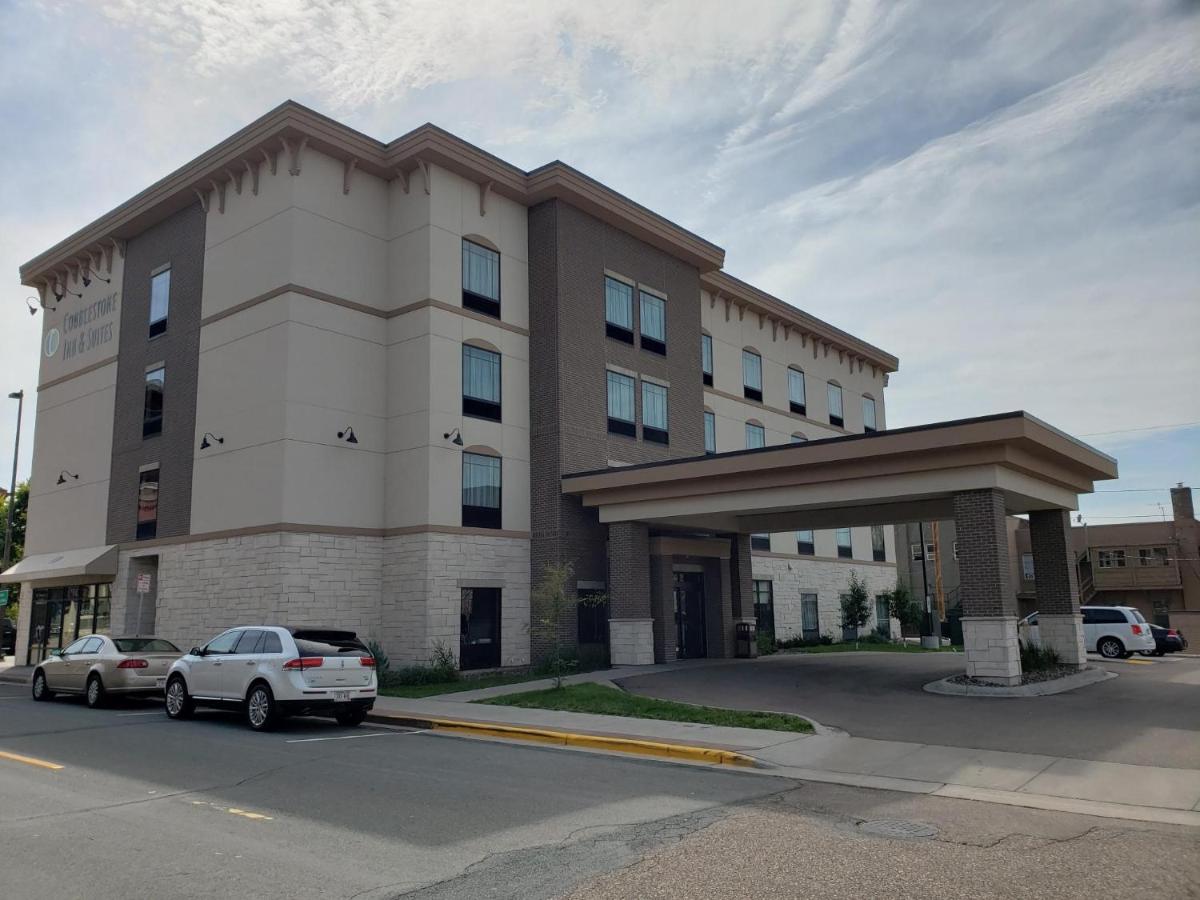 Cobblestone Inn & Suites - Menomonie/UW-Stout - Housity