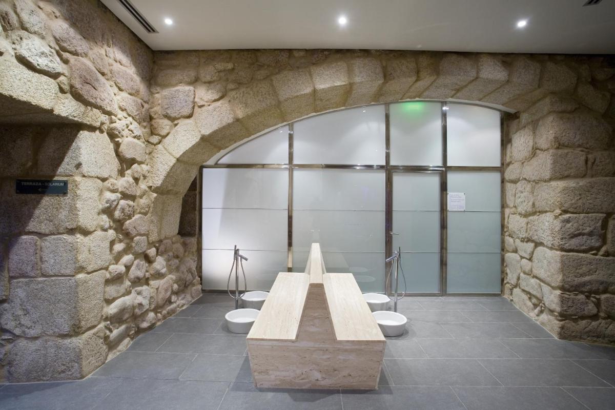 Un baño de Parador de Santo Estevo