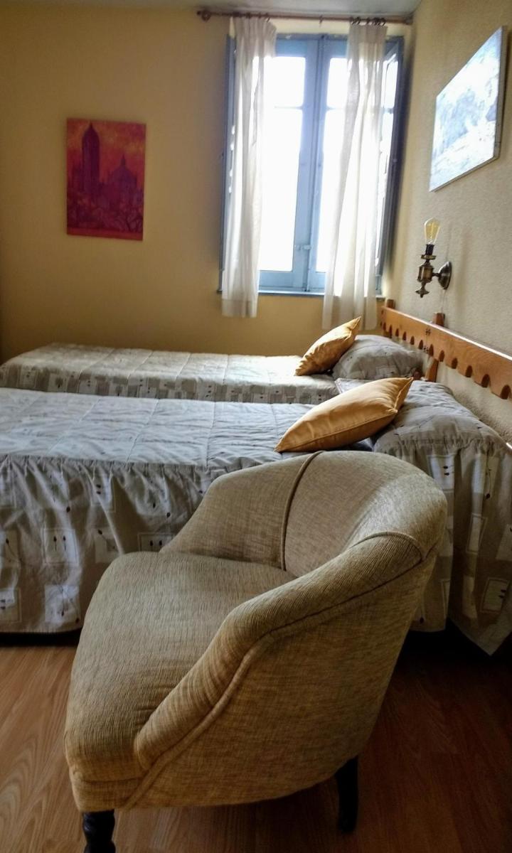 Hotel Lucía - Housity