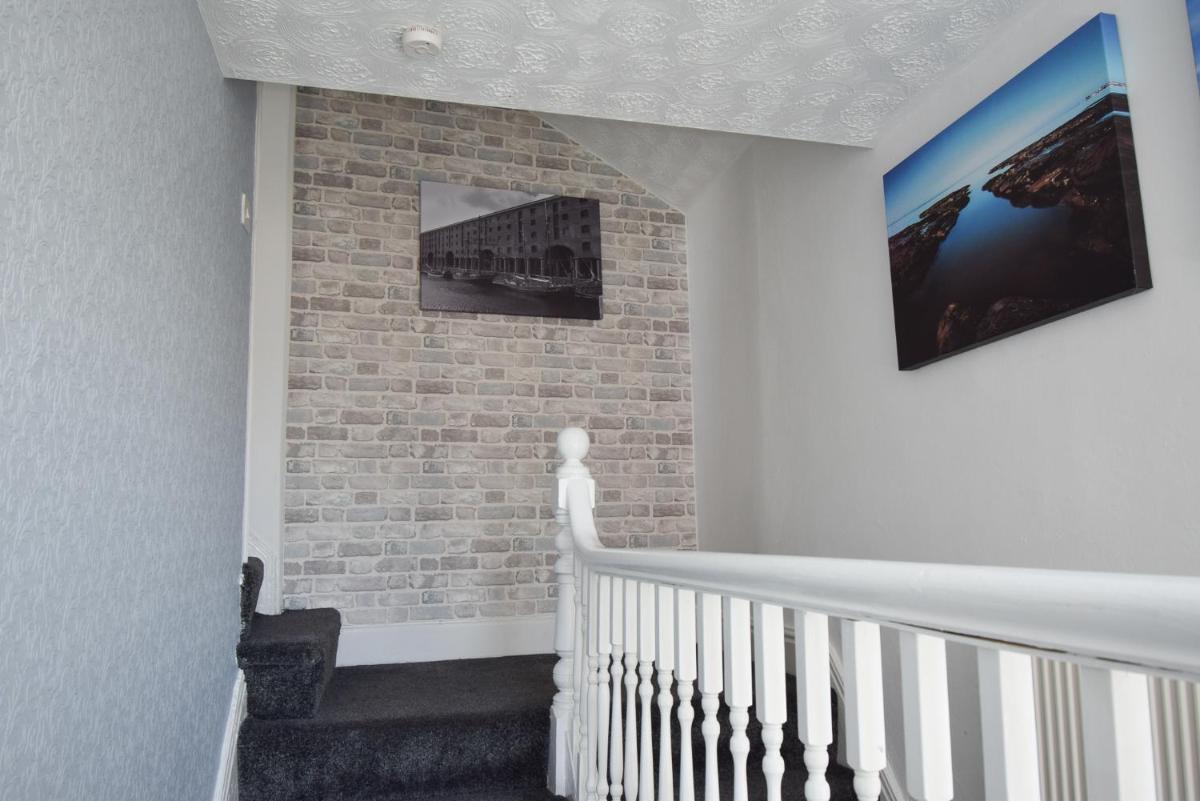 Pipers & Mere New Brighton - Vale View - Housity