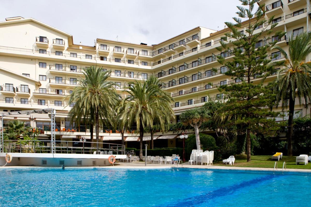 Piscina en o cerca de Intelier Orange