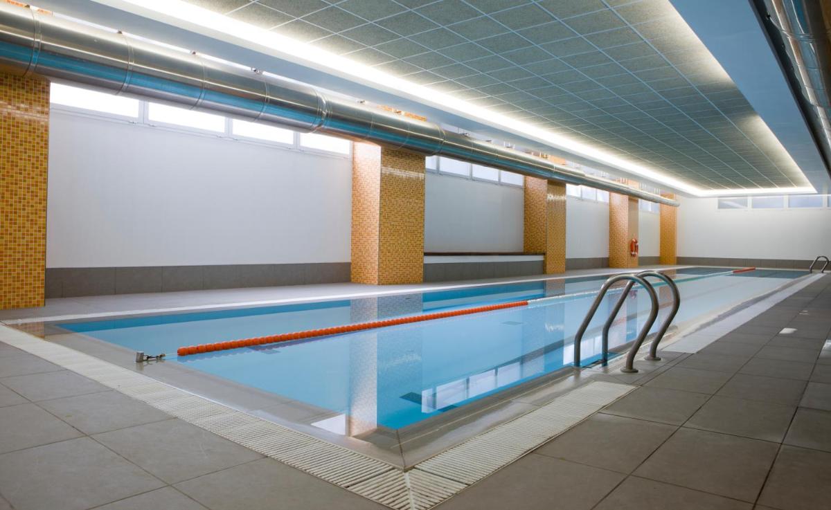 Piscina en o cerca de Intelier Orange