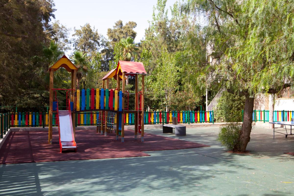 Zona de juegos infantil en Intelier Orange