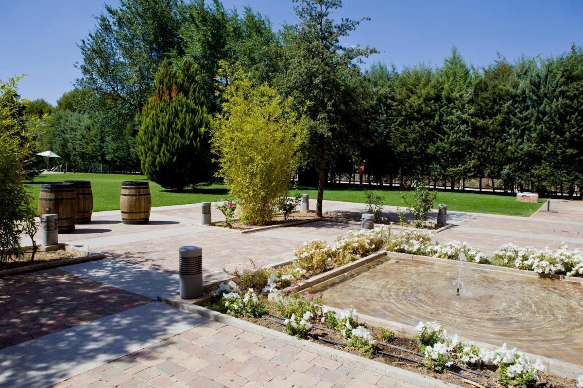 Jardín al aire libre en Intelier Airén