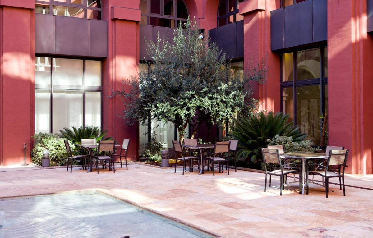 Piscina en o cerca de Intelier Airén