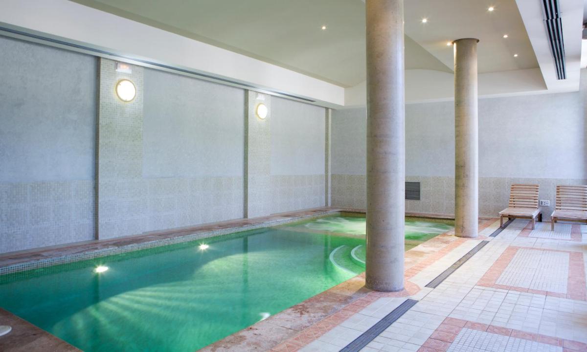 Piscina en o cerca de Intelier Airén