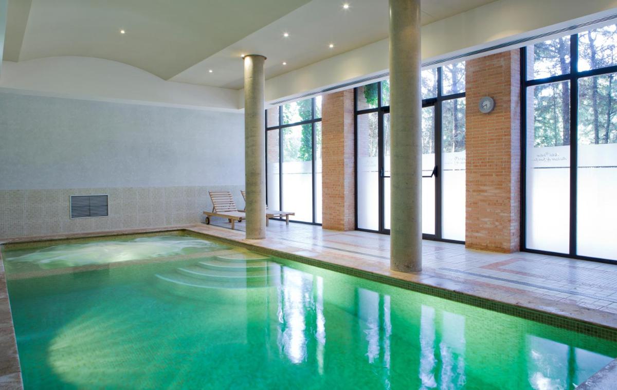 Piscina en o cerca de Intelier Airén